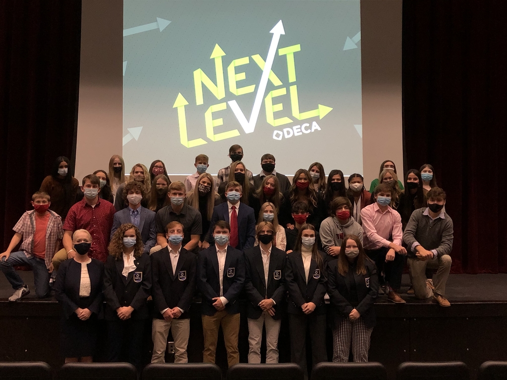DECA members lined up posing for a picture