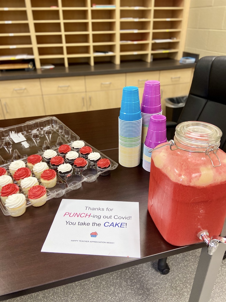 punch & cupcakes in the lounge