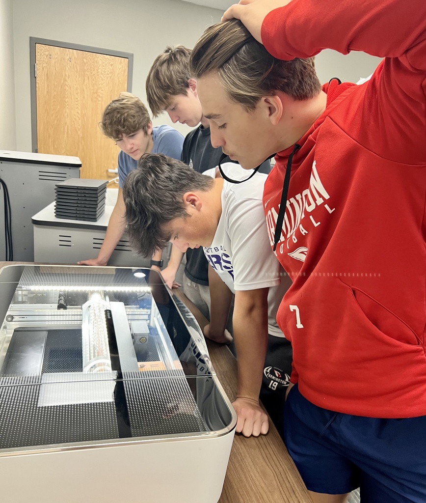 four students watching the glowforge