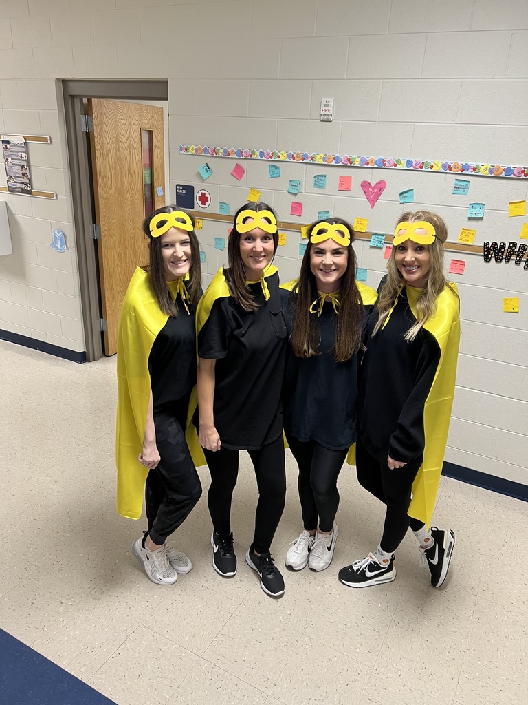 Super 1st grade teachers in yellow