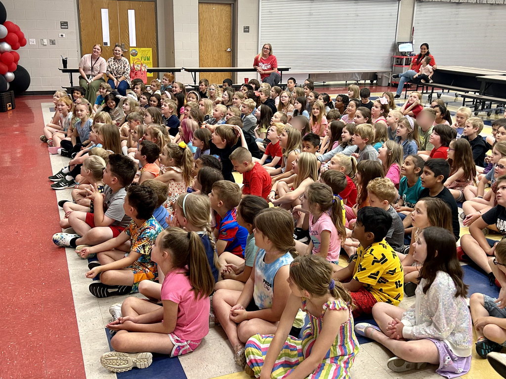 Students watching the Ozarks Electric magic show